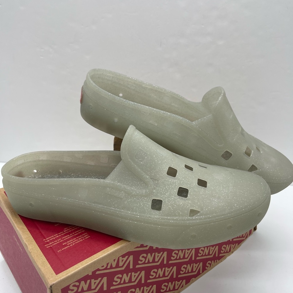 Vans Men’s Slip-On Mule Trk
Glitter Gray
VN0005V8BGF Sandals Sneakers - Picture 7 of 16